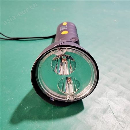 LED光源折叠式多功能手电筒超亮带磁力吸附铁路用