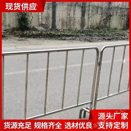 道路防撞护栏供应 表面处理热镀锌 公路安全围栏 造型美观